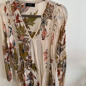 RD&koko blouse. Vee neck. Fishnet inserts. Med-small